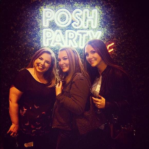 Hiiii!! Welcome to my closet!! 🙋🏻♀️ - Picture 3 of 7